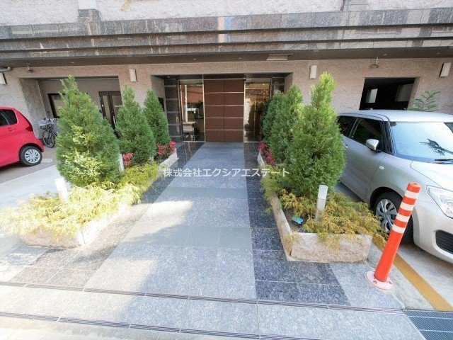 グランデカワノ真田山のエントランス
