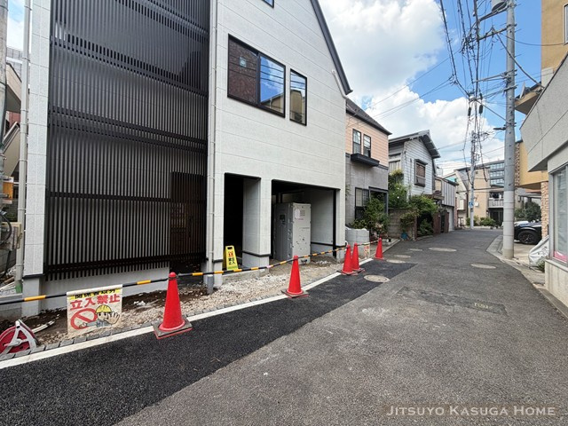 【前面道路含む現地写真】