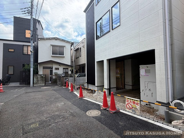 【前面道路含む現地写真】