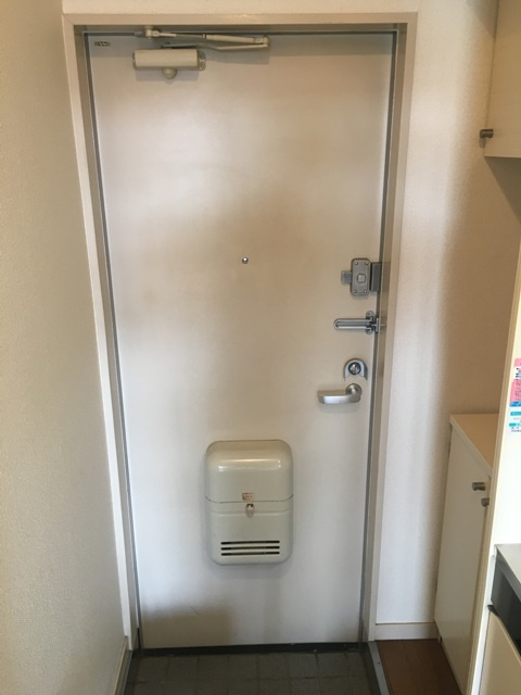 リファインド調布Bの玄関