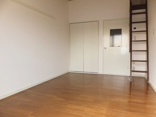 リファインド調布Bの居間・リビング