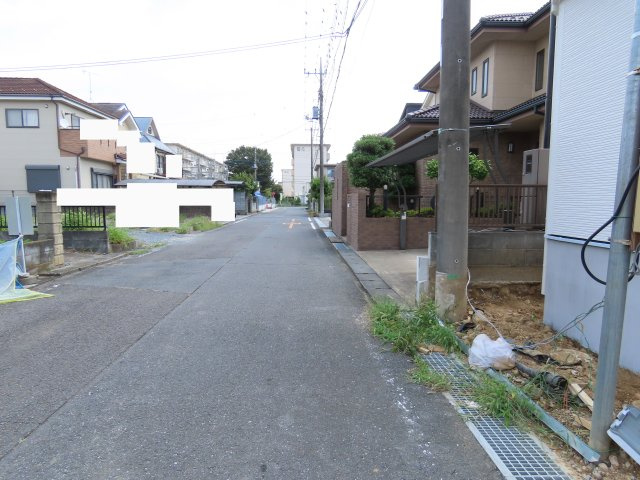 坂戸市伊豆の山町新築戸建の前面道路含む現地写真