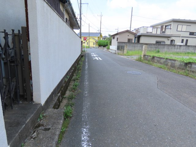 坂戸市伊豆の山町新築戸建の前面道路含む現地写真