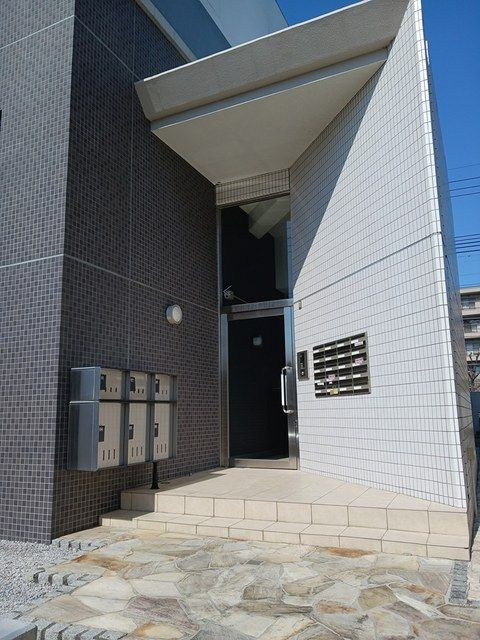 八王子市越野の賃貸マンションのエントランス