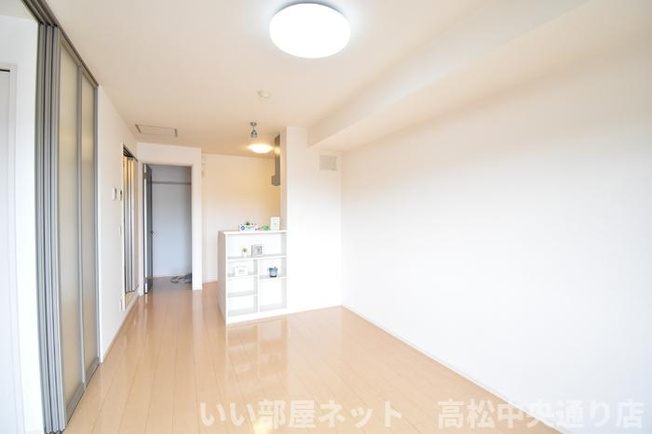 【居間・リビング】 | サンライズ豊益 西大浜 | ＬＤＫ１０．２帖