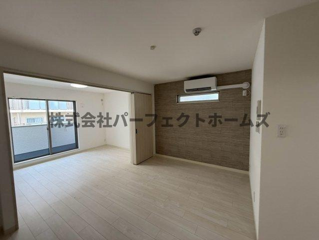 クリエオーレ藤阪東町Ⅱの居間・リビング|使いやすい居間です