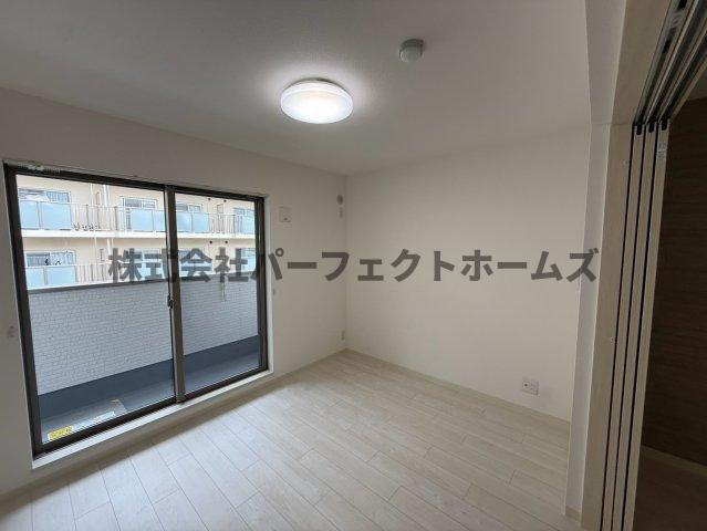 クリエオーレ藤阪東町Ⅱの洋室|落ち着いた色調の洋室です
