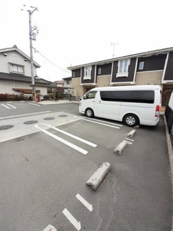 【駐車場】 | グレイス | 駐車場に車を止められます