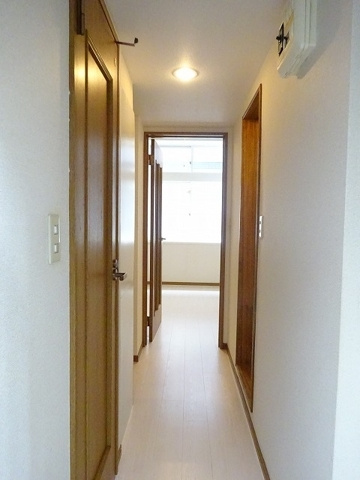 20BOX弐番館の玄関