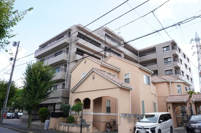 サーパス谷塚の外観