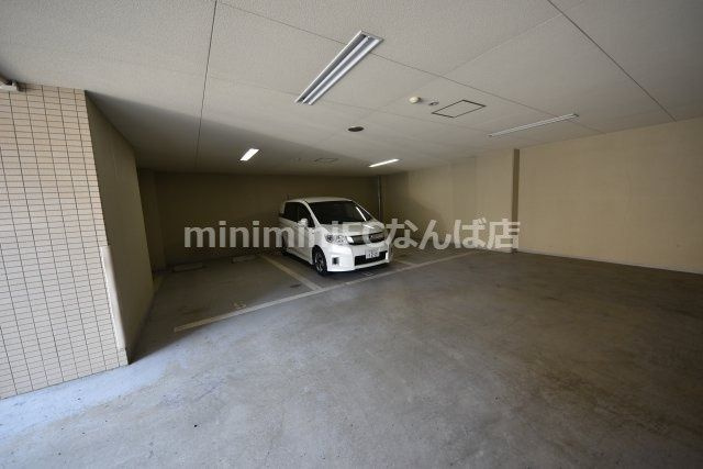 アーデンタワー立売堀の駐車場