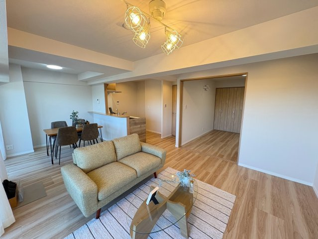 パレス朝霧の居間・リビング|隣接のお部屋とつなげて開放的な空間にもできます！