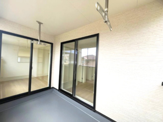 【その他】 | つくば市観音台第15　新築戸建て　1号棟 | 日当たり良好のバルコニーで洗濯物もよく乾きます。開放感のある空間となっており、外の空気を感じながらリフレッシュできます。