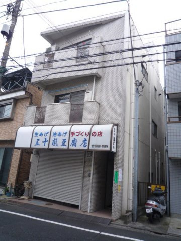 五十嵐ビルのエントランス