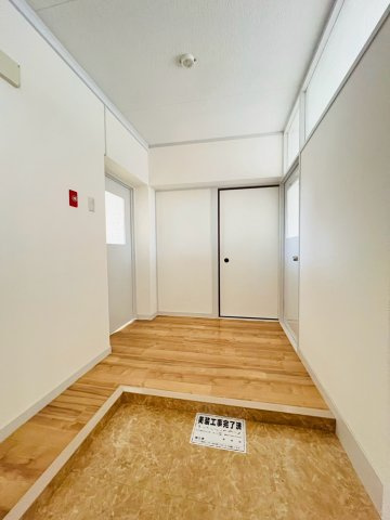 星陵台住宅2号棟の玄関