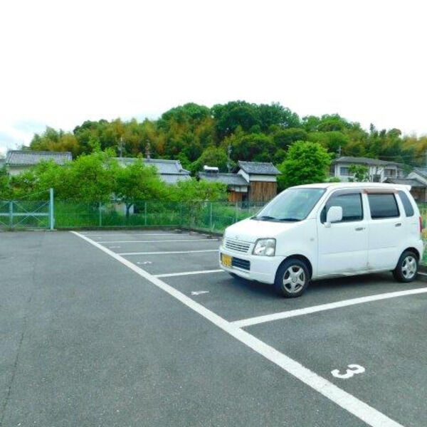 サニーヒルモリイの駐車場