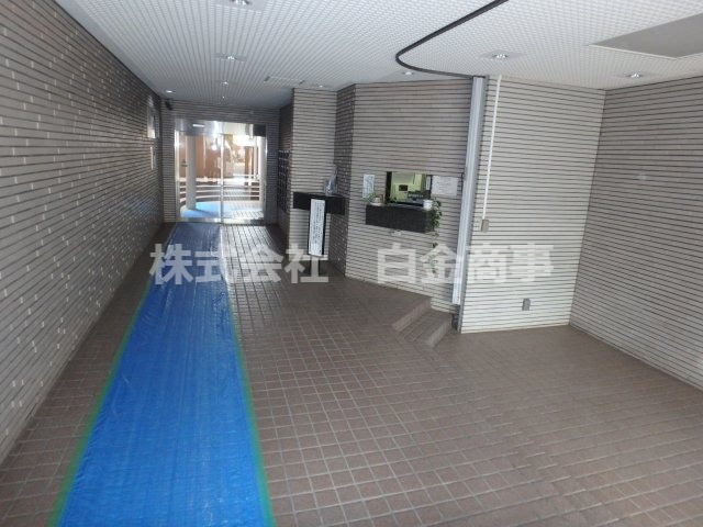 ライオンズマンション若葉のエントランス