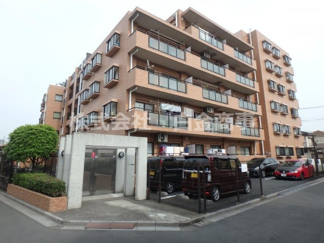 ライオンズマンション若葉の駐車場