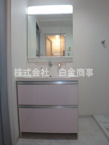 ライオンズマンション若葉の独立洗面台|以前のリフォーム後の写真です。