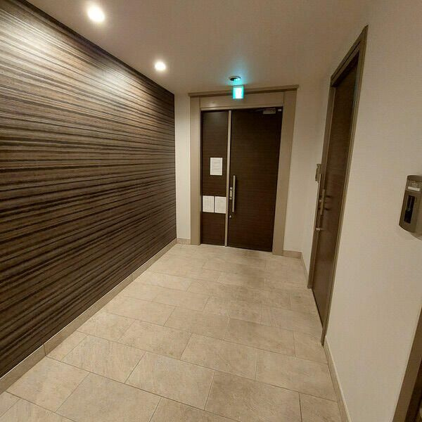 カルハ西麻布Ⅲの玄関