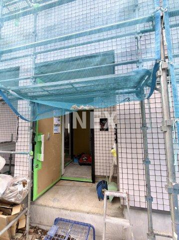 横浜市港北区大曽根１丁目のアパートのエントランス