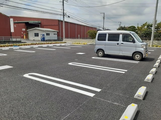 グラースの駐車場