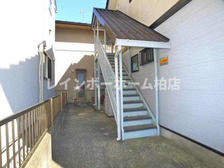 仲介手数料50％半額キャンペーン物件のエントランス|毎日通るエントランスはこのようになっています