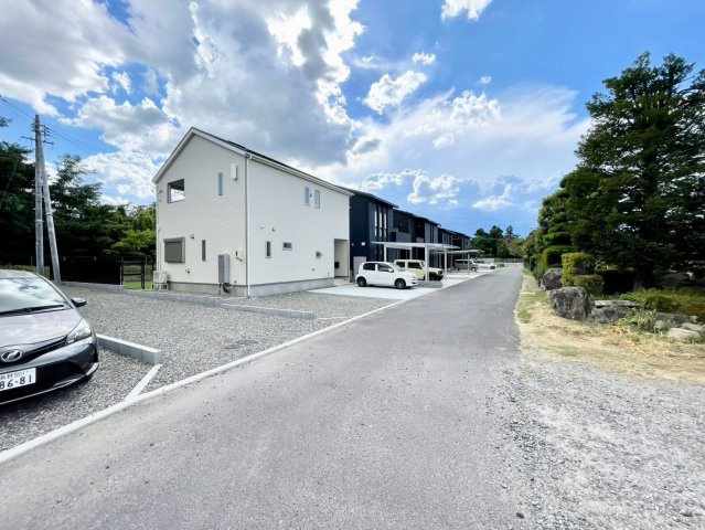 安曇野市豊科第11の前面道路含む現地写真