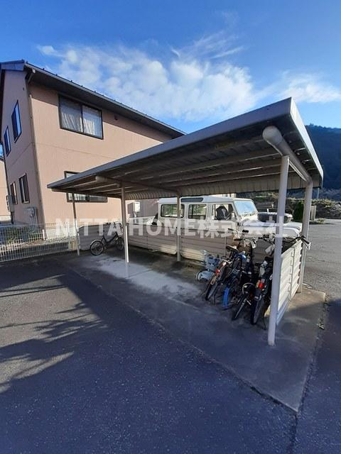 サンローラＢのその他共用部分|屋根付きの駐輪場です◇