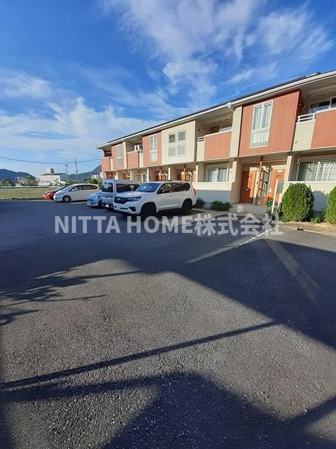 サンローラＢの駐車場|敷地内に駐車場も完備★