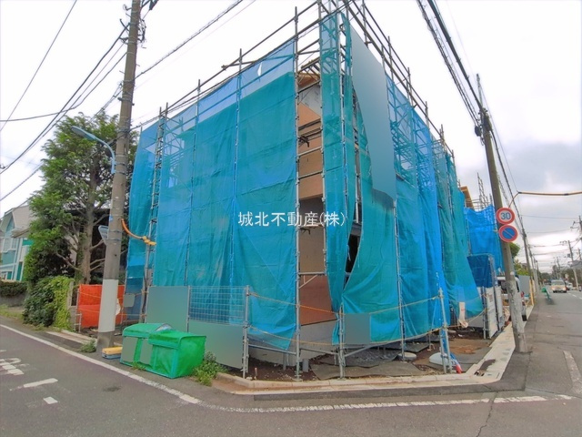 杉並区善福寺4丁目 全3棟1号棟の外観|建物面積80.38㎡の3LDKの新築戸建。
ＬＤＫは16.37帖の開放感