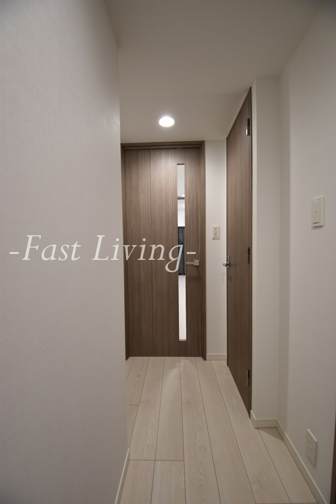S-RESIDENCE神田avanceの玄関