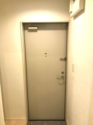 スヴニール伝馬の玄関