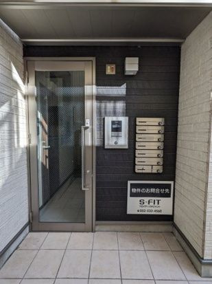 スヴニール伝馬のエントランス