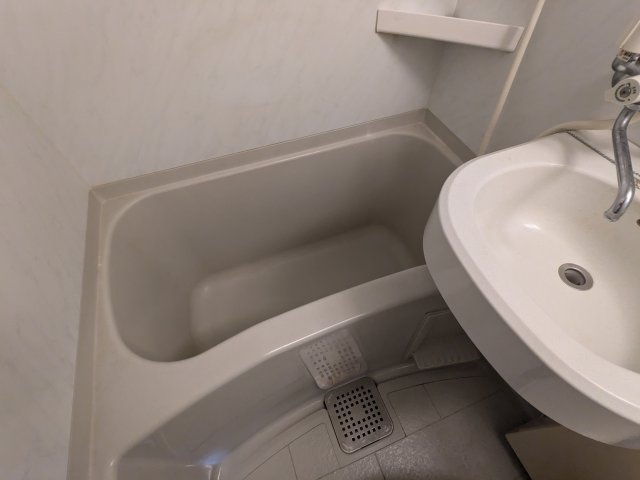 スタジオ明泉の浴室|コンパクトで使いやすいお風呂です