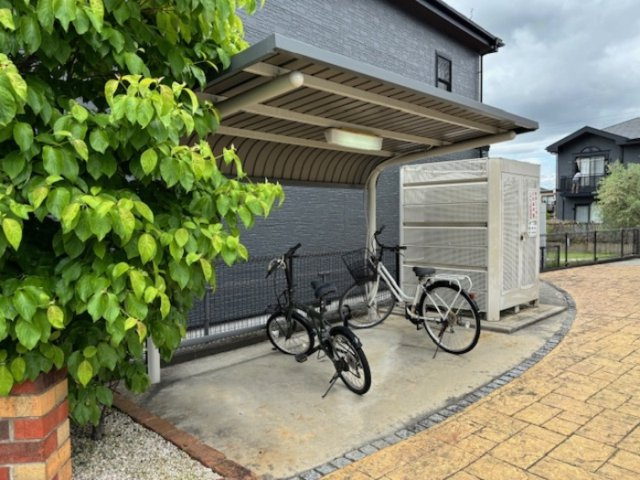 フローラリッシュのその他共用部分|駐輪場に自転車も停められます♪