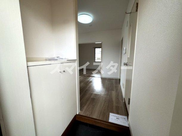 船橋市本町４丁目の賃貸マンションの玄関