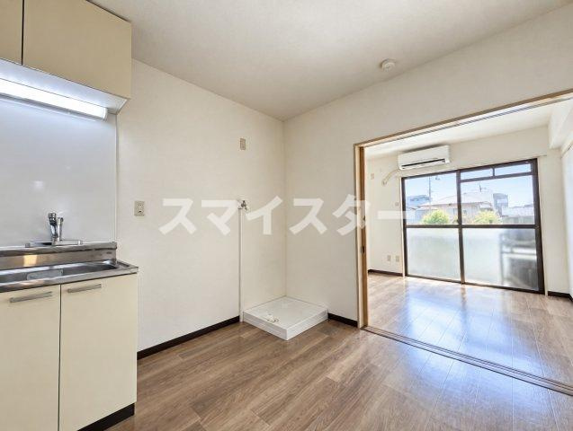 船橋市本町４丁目の賃貸マンションの居間・リビング