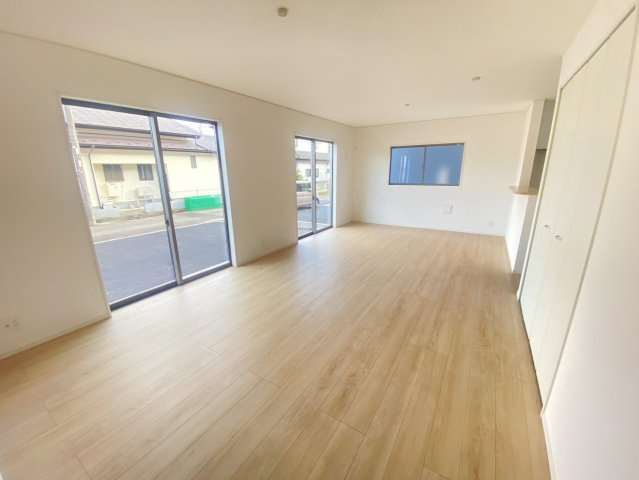 【Cradle garden】宇都宮市若草 第5 全2棟の前面道路含む現地写真|〇只今建築中〇
スーパーやコンビニなど、毎日の生活に欠かせない利便施設を今から現地で確認されることをおススメします。
もちろん弊社営業がご案内する事も可能です！
※2026年8月撮影
