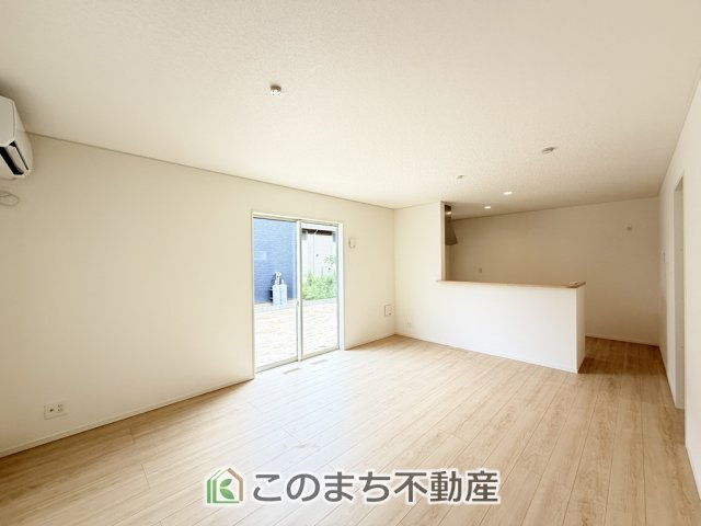 CRADLEGARDEN那須塩原市春日町第2の居間・リビング|開放感のある広々としたリビング☆家族みんなでゆったりくつろげます♪
南側から暖かな日差しが差し込みます♪キッチンからリビングの様子がよく見渡せます☆