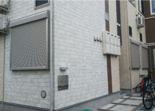 杉並区堀ノ内２丁目のアパートのエントランス