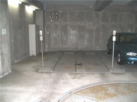 【駐車場】