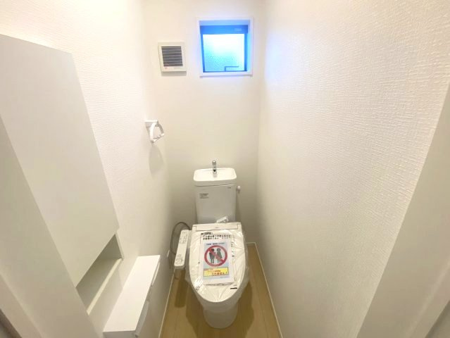 【Cradle garden】宇都宮市若草 第5 全2棟のトイレ|〇2号棟〇
感染病の予防もできる温水洗浄便座トイレ。
毎日清潔＆やさしい使い心地です♪
※2026年9月撮影