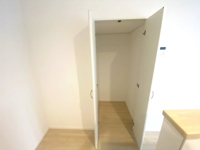 【Cradle garden】宇都宮市若草 第5 全2棟の収納|〇2号棟〇
キッチン横に設けられたパントリーは、食品や日用品をすっきり収納できる頼れる存在♪
見せない収納で生活感を抑え、空間を美しく保ちます☆
※2026年9月撮影
