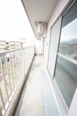 【バルコニー】 | エコガーデン B棟 | ※同物件、同タイプ、間取り反転のお部屋です　※クリーニング前のお部屋です