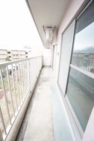 【バルコニー】 | エコガーデン B棟 | ※同物件、同タイプ、間取り反転のお部屋です　※クリーニング前のお部屋です
