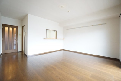 【居間・リビング】 | エコガーデン B棟 | ※同物件、同タイプ、間取り反転のお部屋です　※クリーニング前のお部屋です
