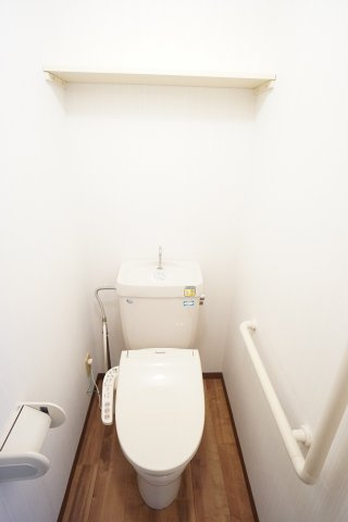 【トイレ】 | エコガーデン B棟 | ※同物件、同タイプ、間取り反転のお部屋です　※クリーニング前のお部屋です