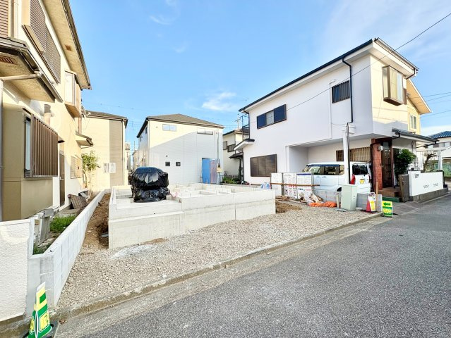 《仲介手数料半額》坂戸市千代田7期　の前面道路含む現地写真