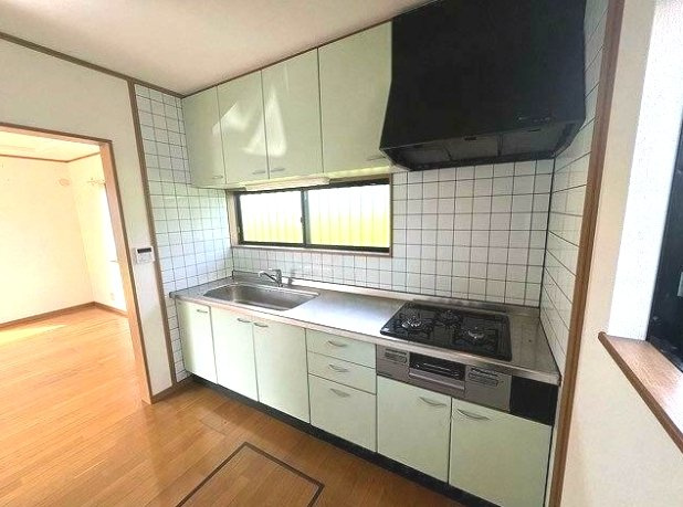 茂原市千町　中古戸建のキッチン|平成13年7月築 3LDK 軽自動車2台可 茂原市立東郷小学校徒歩約38分 閑静な分譲地内